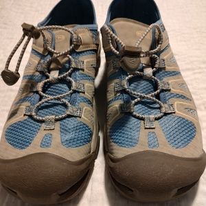 Keen waterproof hiking shoes Size 10